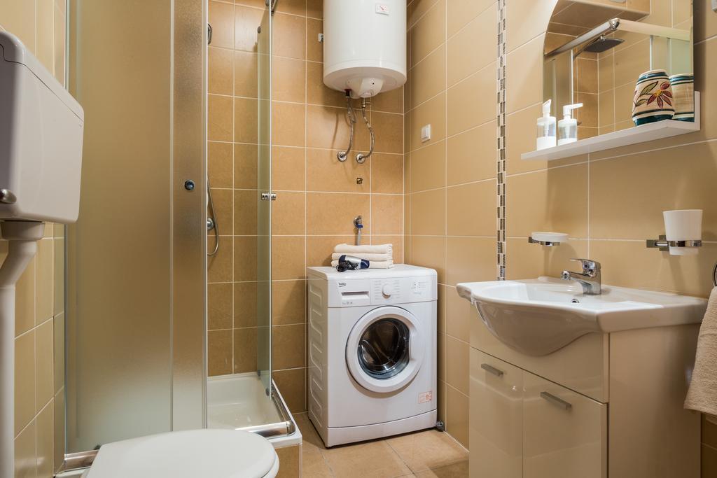 ! Promo! Central Evergreen Studio - Free Public Parking-Fast Wi-Fi Novi Sad Buitenkant foto