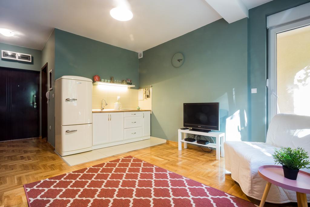 ! Promo! Central Evergreen Studio - Free Public Parking-Fast Wi-Fi Novi Sad Buitenkant foto